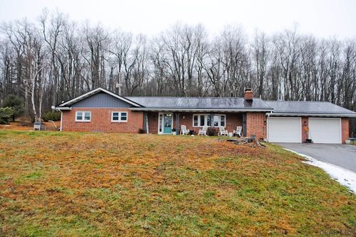 29 Crescent Dr, Windber, PA, 15963-3611 | Card Image