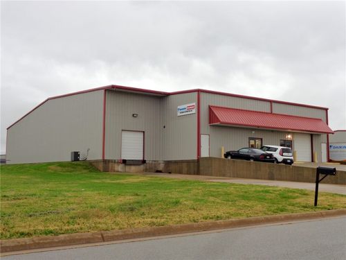 334 Agnes Dr, Tontitown, AR, 72762-4252 | Card Image