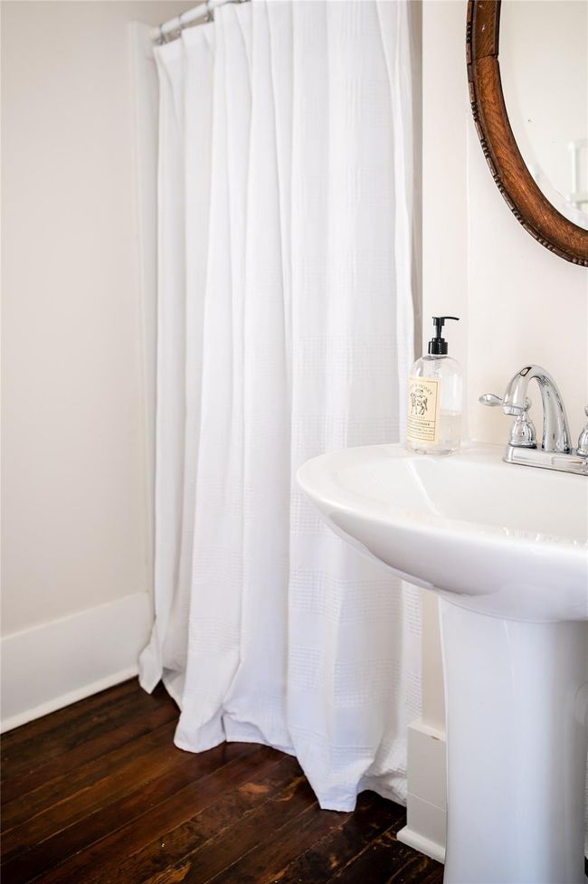 612 S Day St, House other with 4 bedrooms, 3 bathrooms and 1 parking in Brenham TX | Image 31