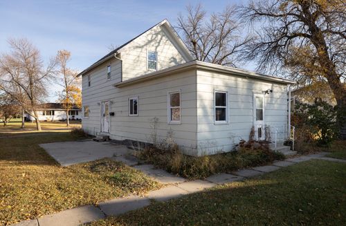 222 6th St Ne, Hillsboro, ND, 58045-4620 | Card Image