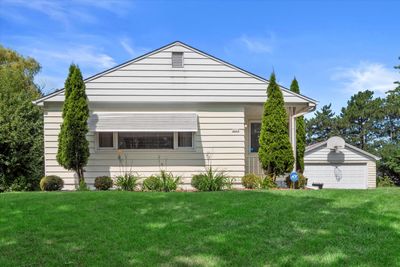 3210 W Rochelle Ave, House other with 3 bedrooms, 1 bathrooms and null parking in Glendale WI | Image 1