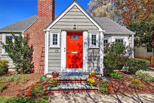 19 Berwick Pl, Rumford, RI, 02916-1911 | Card Image