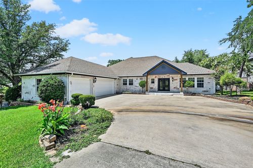 102 Noweta Pl, Lake Kiowa, TX, 76240-9468 | Card Image