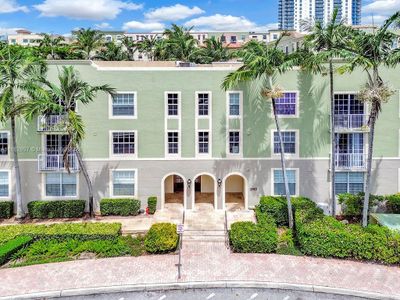 304B - 1900 Van Buren St, Condo with 2 bedrooms, 2 bathrooms and null parking in Hollywood FL | Image 1