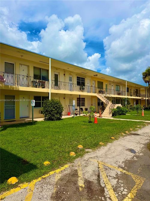 apt-6-71 Nw 76th St, Miami, FL, 33150-3561 | Card Image