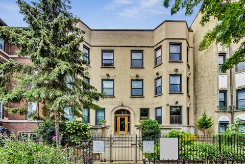 3n-3808 N Pine Grove Ave, Chicago, IL, 60613-3314 | Card Image