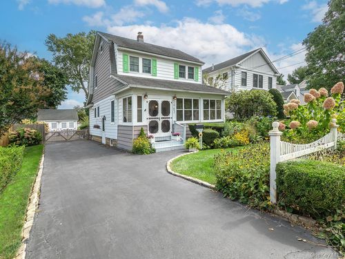 2067 Jackson Ave, Seaford, NY, 11783-2629 | Card Image