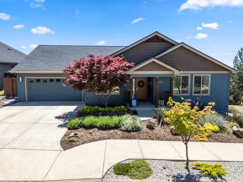1008 Azure Way, Eagle Point, OR, 97524-6661 | Card Image