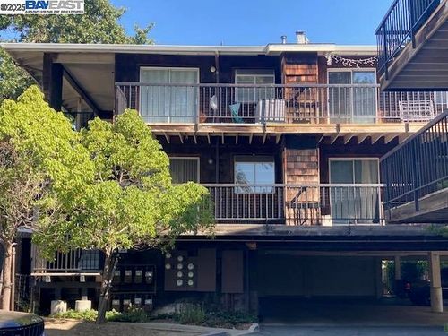apt-8-1975 Bonifacio St, Concord, CA, 94520-2263 | Card Image