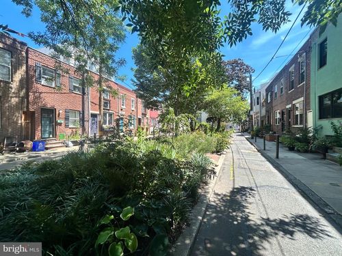 708 Medina St, PHILADELPHIA, PA, 19147-5727 | Card Image