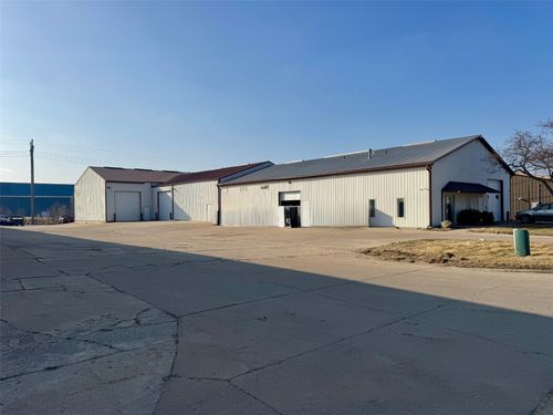 710 49th St, Marion, IA, 52302-3849 | Card Image