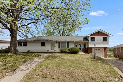 15 Holly Hill Dr, Alton, IL, 62002-5225 | Card Image