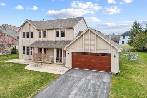 5725 Eagle Trace Dr, Sylvania, OH, 43560-4208 | Card Image