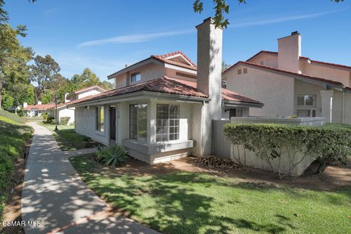 953 Quarterhorse Ln, Oak Park, CA, 91377-3968 | Card Image