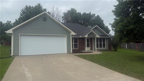 901 Coventry Ct, Warrensburg, MO, 64093-9634 | Card Image