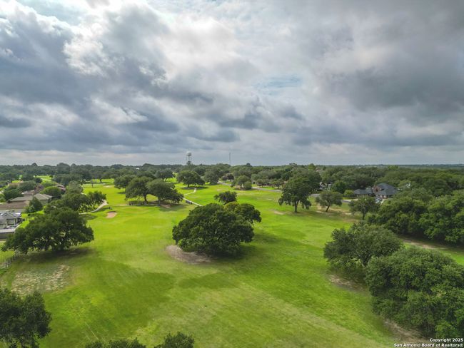510 Jack Nickolaus Dr, House other with 3 bedrooms, 3 bathrooms and null parking in Devine TX | Image 35