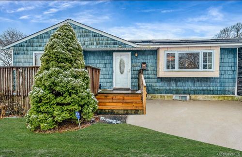 160 Stahley St, Brentwood, NY, 11717-7604 | Card Image