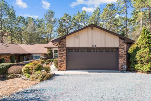 660 Redwood Dr, Southern Pines, NC, 28387-6161 | Card Image