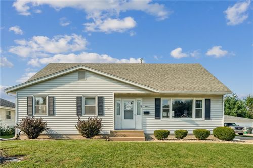 2532 Glen Elm Dr Ne, Cedar Rapids, IA, 52402-2614 | Card Image