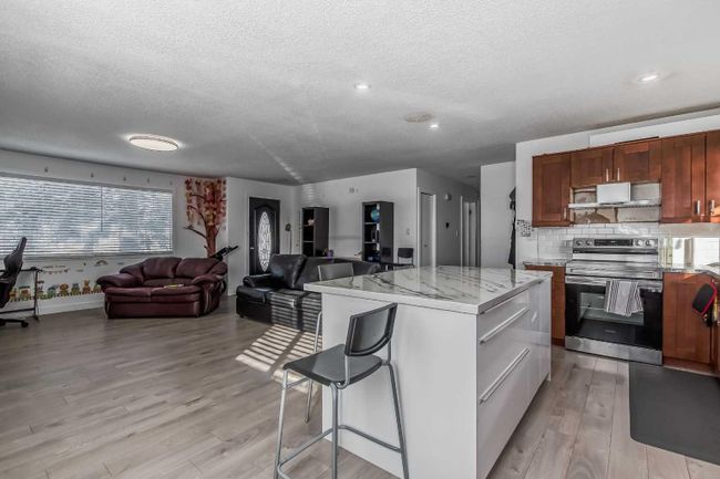3702 Dover Ridge Drive Se, Home with 5 bedrooms, 2 bathrooms and 4 parking in Calgary AB | Image 3