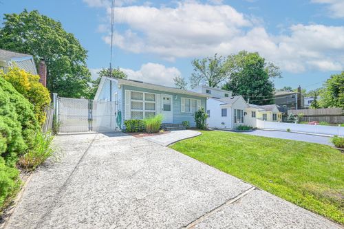 9 Dogwood Rd, Rocky Point, NY, 11778-8917 | Card Image
