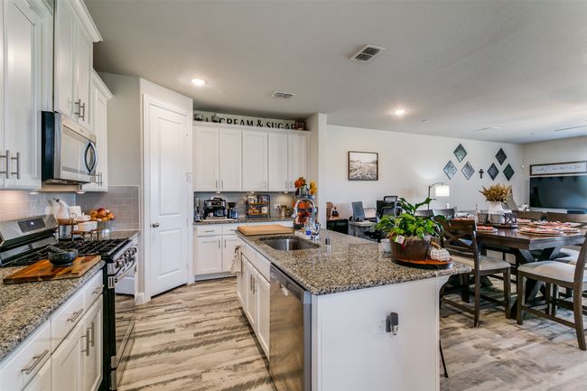 1052 Foxglove Dr, Townhouse with 3 bedrooms, 3 bathrooms and null parking in Carrollton TX | Image 9