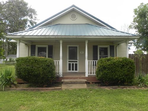 205 W Harrison St, Farber, MO, 63345-1104 | Card Image