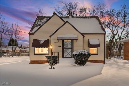 19608 Kings Hwy, Warrensville Heights, OH, 44122-6718 | Card Image