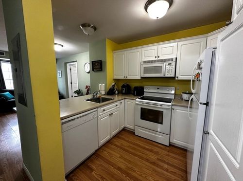 302-145 Bennington St, Revere, MA, 02151-5561 | Card Image