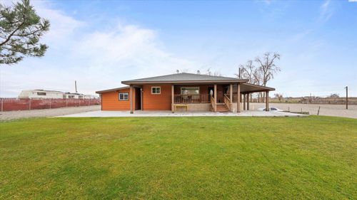 9121 Taylor Flats Rd, Pasco, WA, 99301-8658 | Card Image