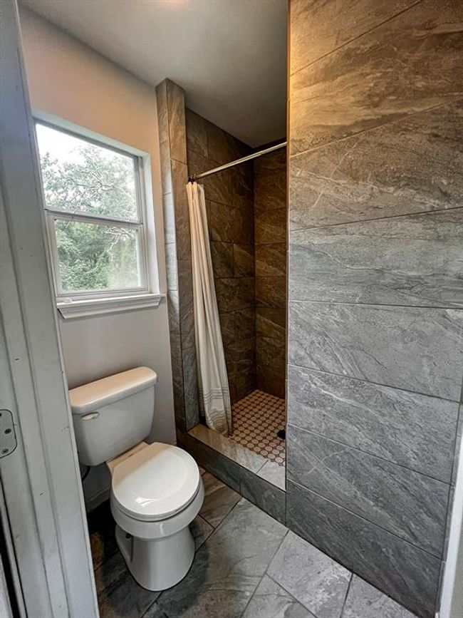 239 Cove View Dr, House other with 3 bedrooms, 2 bathrooms and 2 parking in Trinity TX | Image 9