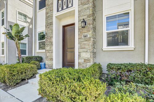 561 Winchester Dr, Oxnard, CA, 93036-1464 | Card Image