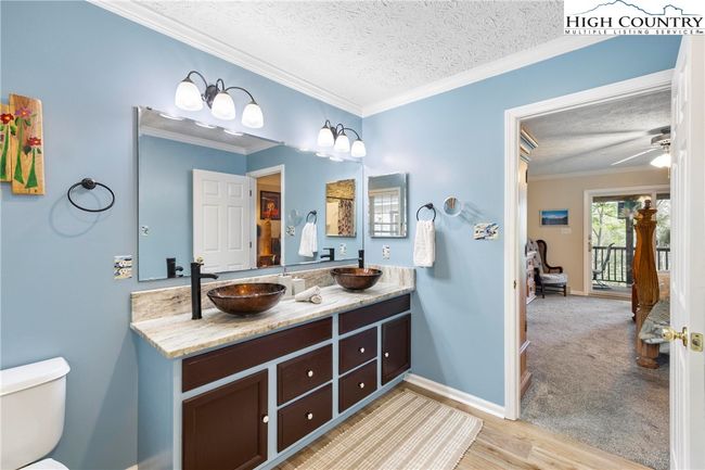 So much space in this bathroom to make it whatever you would like! | Image 27