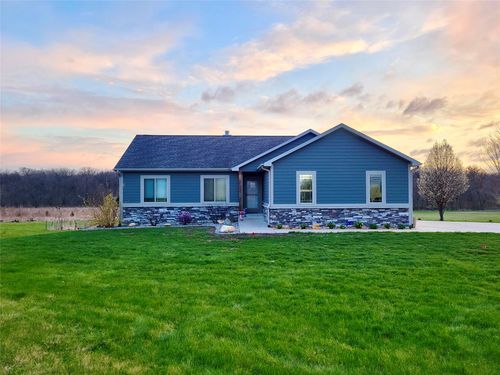 7638 Hoover St, Indianola, IA, 50125-7043 | Card Image