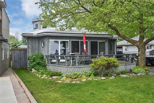 271 Blue Water Pky, Selkirk, ON, N0A1P0 | Card Image