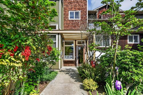 22-12534 15th Ave Ne, Seattle, WA, 98125-4086 | Card Image