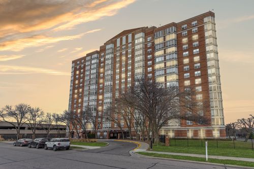 apt-1305-250 E Harbortown Dr, Detroit, MI, 48207-5013 | Card Image