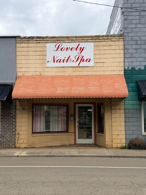 144 E Broadway, Newport, TN, 37821-2329 | Card Image