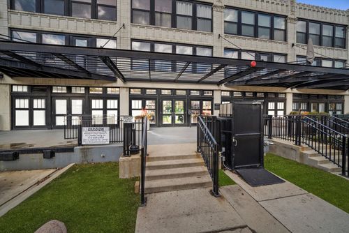 unit-109-1070 W 15th St, Chicago, IL, 60608-1870 | Card Image