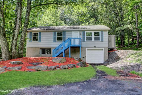 426 Whippoorwill Dr, Bushkill, PA, 18324-6896 | Card Image