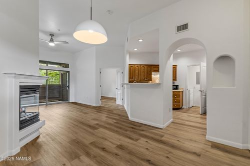 228-1401 N 4th St, Flagstaff, AZ, 86004-7843 | Card Image
