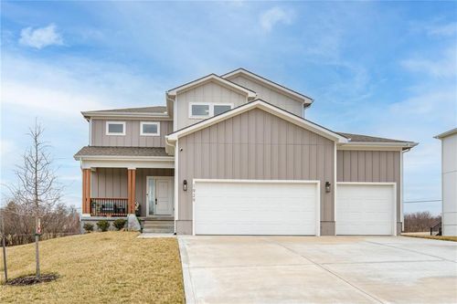 1929 Sw Merryman Dr, Lee's Summit, MO, 64082-3913 | Card Image