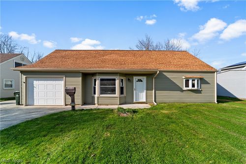 4895 Redwood Dr, Sheffield Lake, OH, 44054-1540 | Card Image