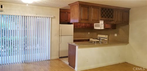 18530 Hatteras St, Tarzana, CA, 91356 | Card Image