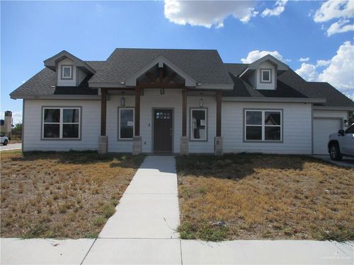 800 Falcon Dr, Rio Grande City, TX, 78582-2270 | Card Image