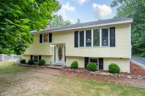 44 Fairway Drive, Merrimack, NH, 03054 | Card Image