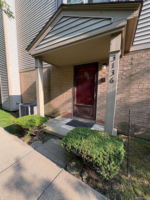 3136 Hidden Ridge Dr, Waterford, MI, 48328-2580 | Card Image