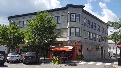 2b-102 Broadway, Newport, RI, 02840-2750 | Card Image