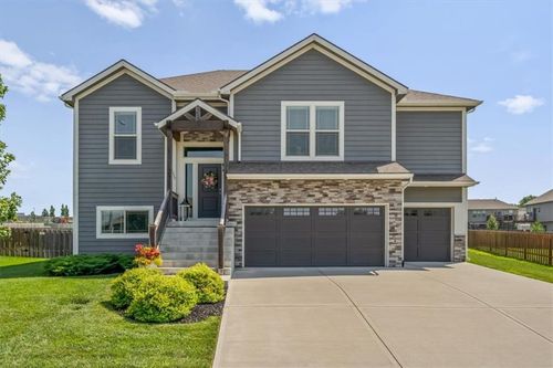 1327 161st Ter, Basehor, KS, 66007 | Card Image