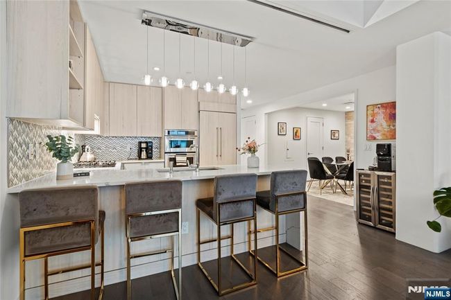 800 Ave At Port Imperial Blvd, Condo with 2 bedrooms, 2 bathrooms and null parking in Weehawken NJ | Image 7